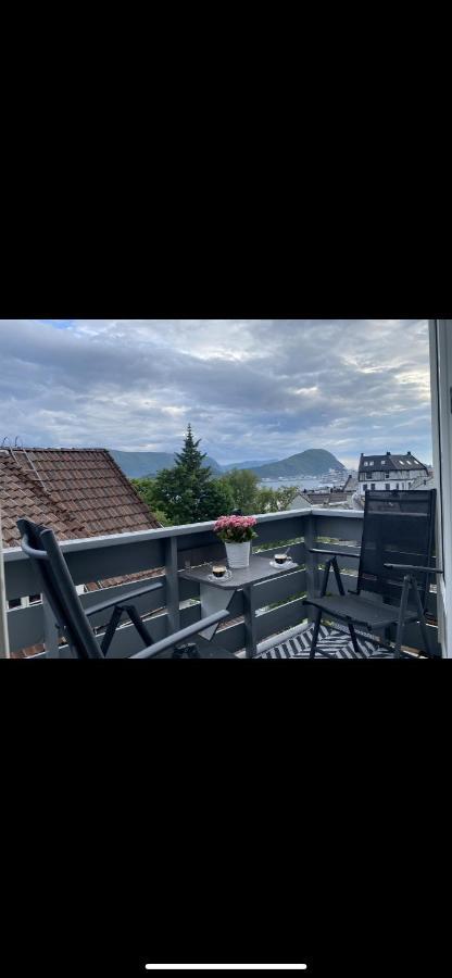Leilighet Med Sydvendt Balkong Ålesund Eksteriør bilde